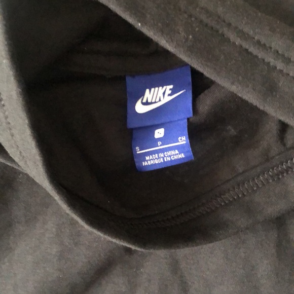Nike sweatshirt girls size S. only have been tried on - Picture 2 of 2